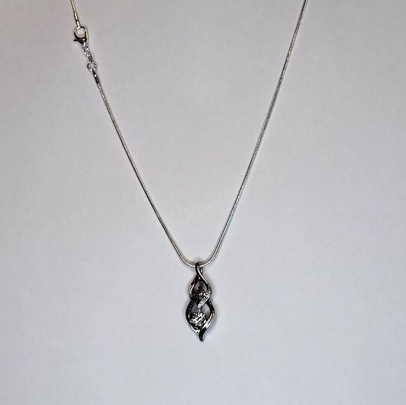 Silver sparkly necklace - Picture 5 of 5